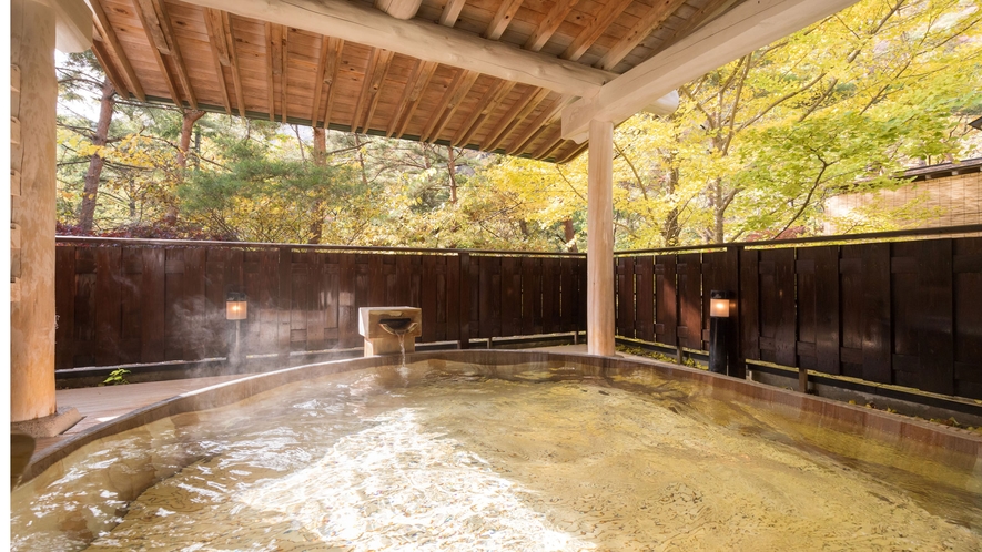 「とろとろの湯」ひのき露天風呂