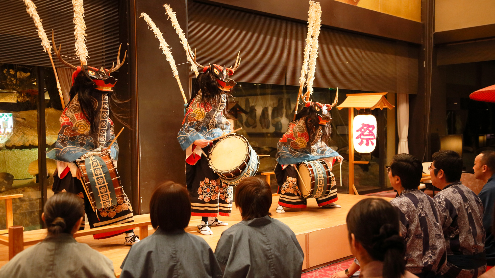 ホテル紅葉館1Fおまつり広場（郷土芸能を無料開催）※休演の場合あり