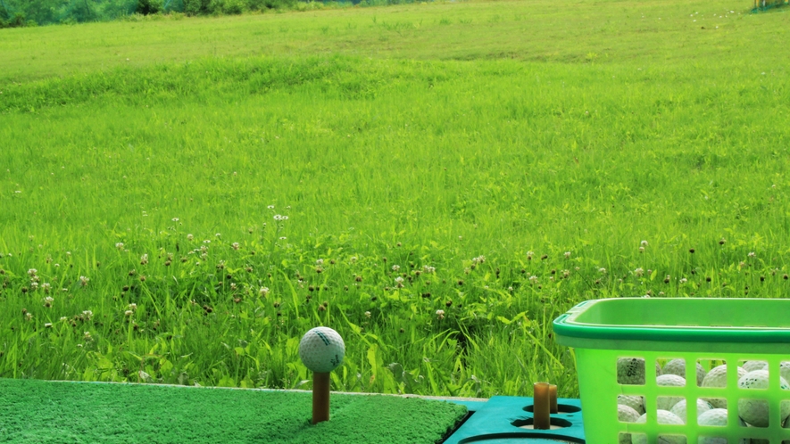 【ゴルフ練習場】徒歩1分◆爽やかな緑の中、思う存分練習出来ます♪ 