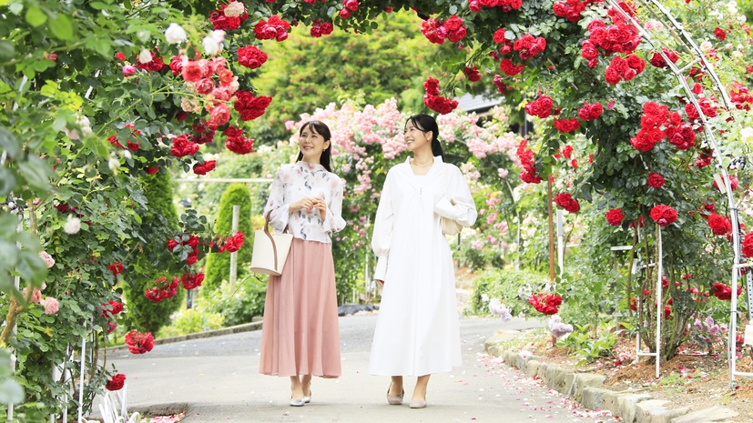 【バラ園入園券など4大特典付】ローズプラン★かに＆ステーキ食べ放題バイキング♪湯めぐり満喫