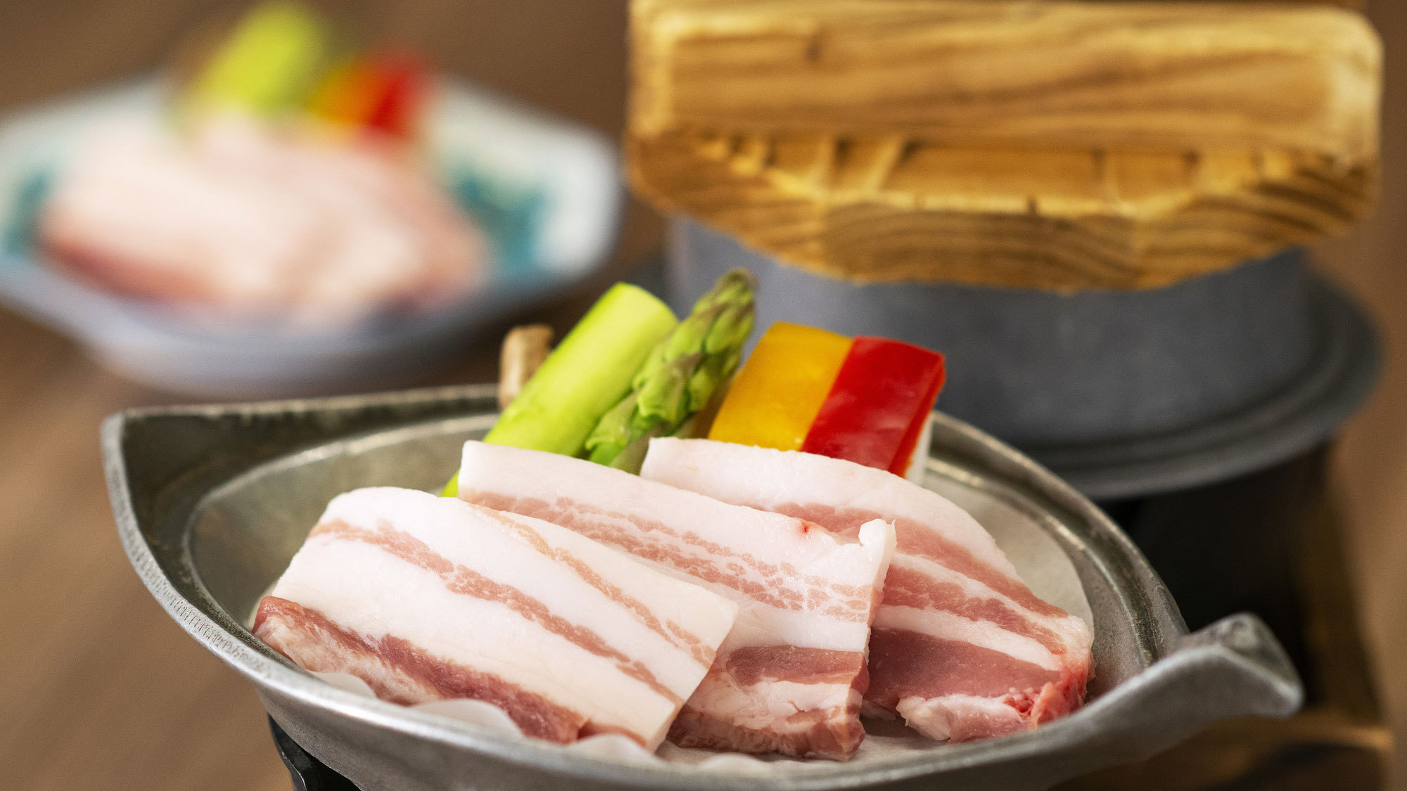 花巻産白金豚陶板焼き　※料理イメージ