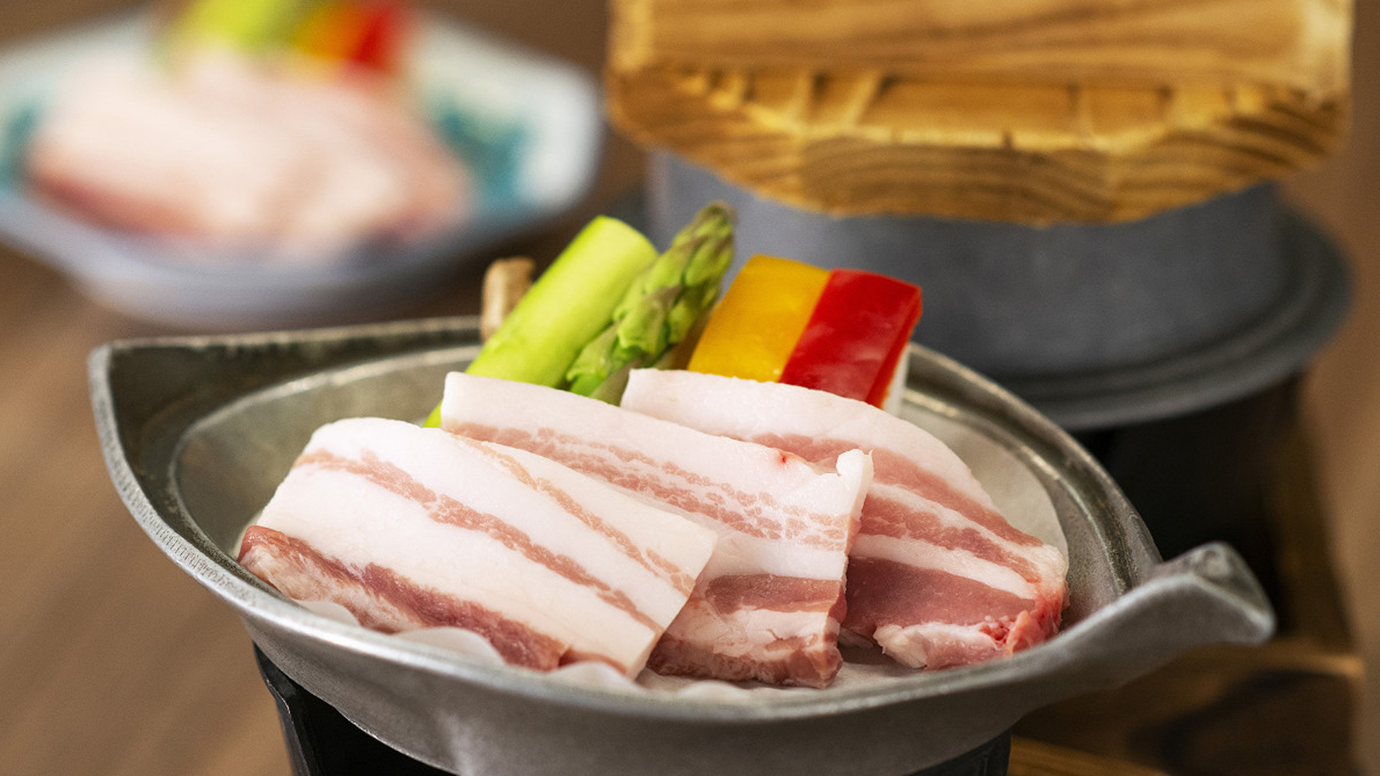 花巻産白金豚陶板焼き　※料理イメージ