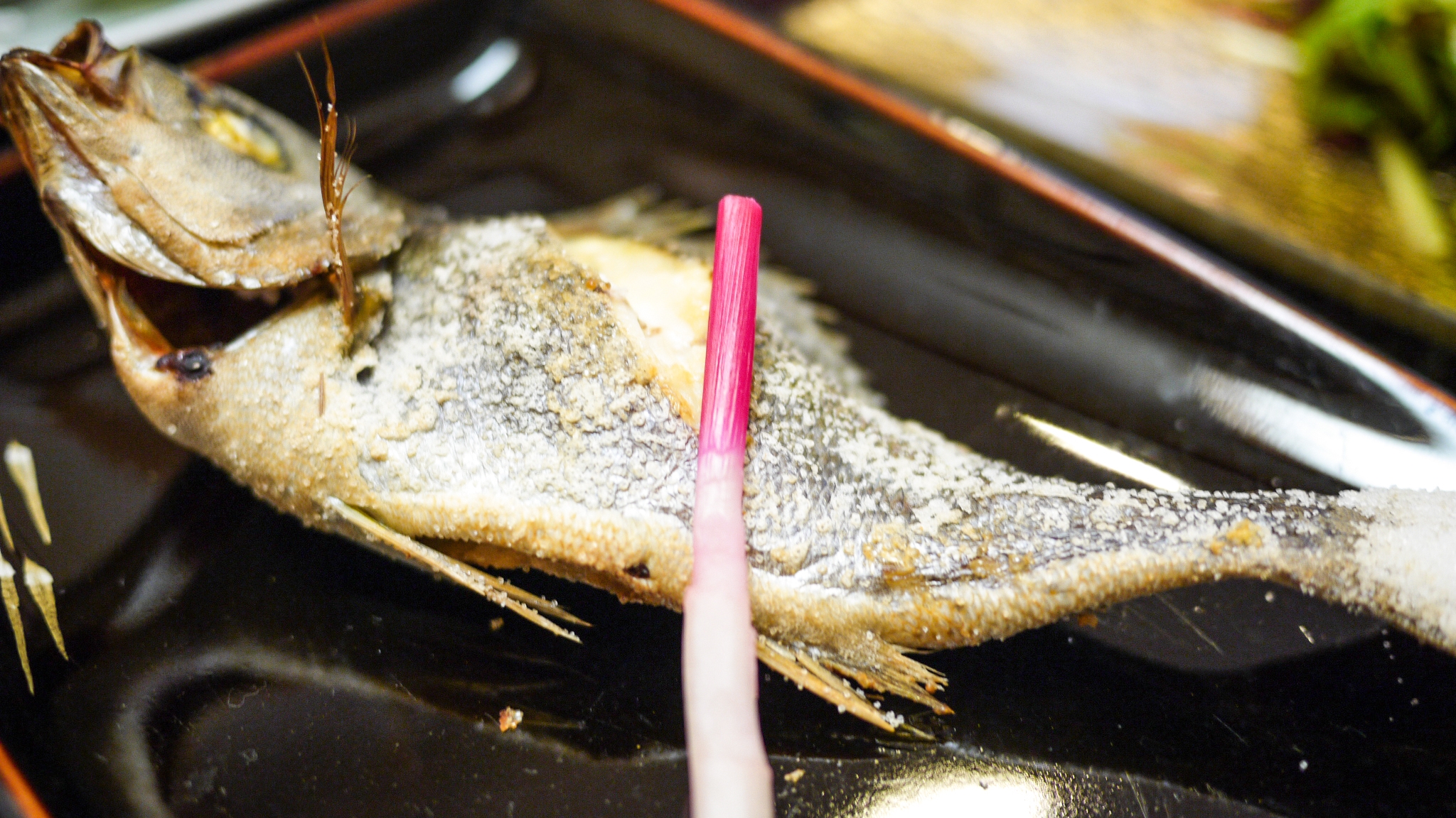 *【夕食一例】その日の市場にて仕入れた魚を焼き魚にしてご提供。