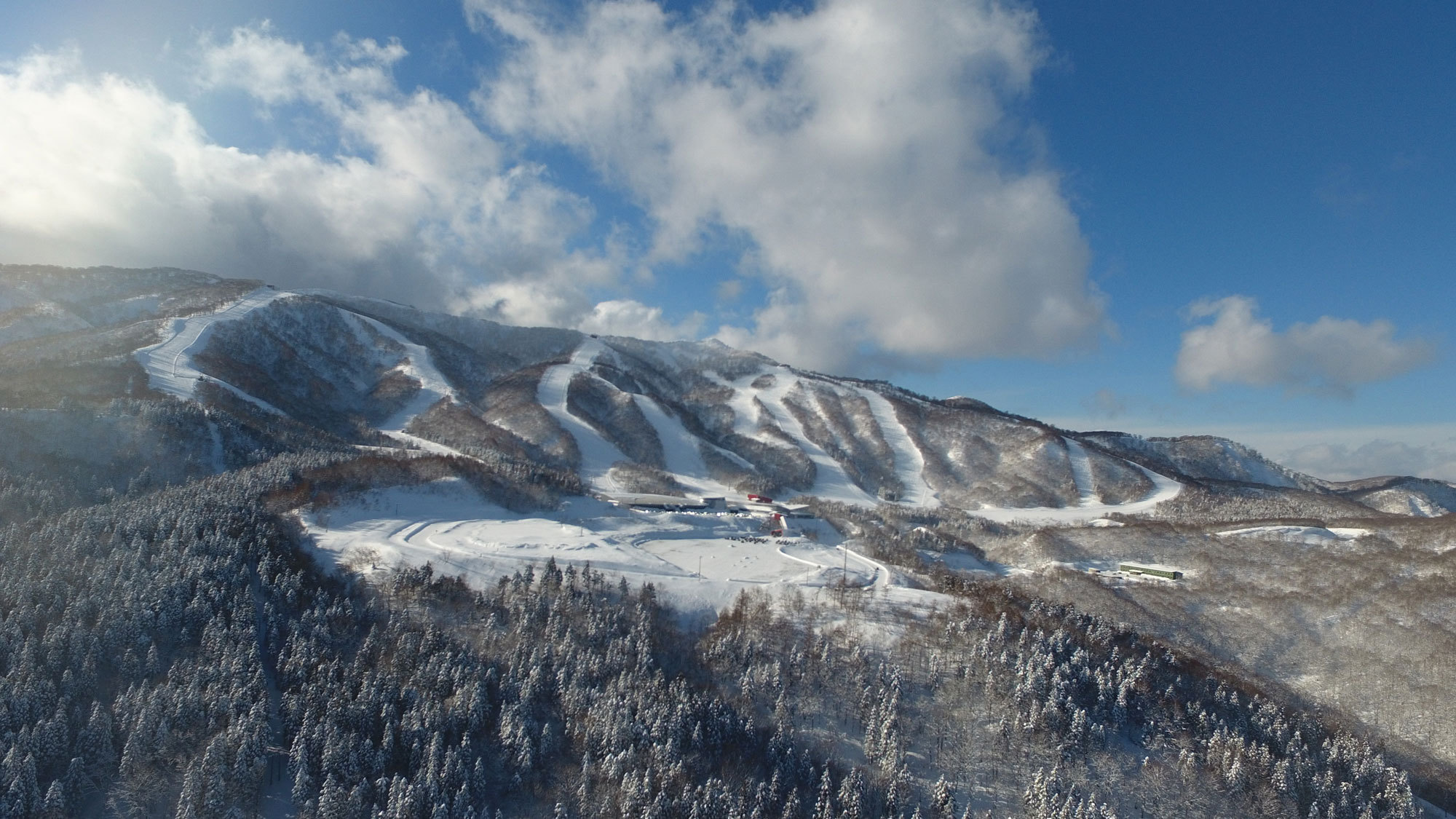 【夏油高原スキー場リフト2日券付】かに＆ステーキ食べ放題！会場おまかせバイキング★湯めぐり満喫