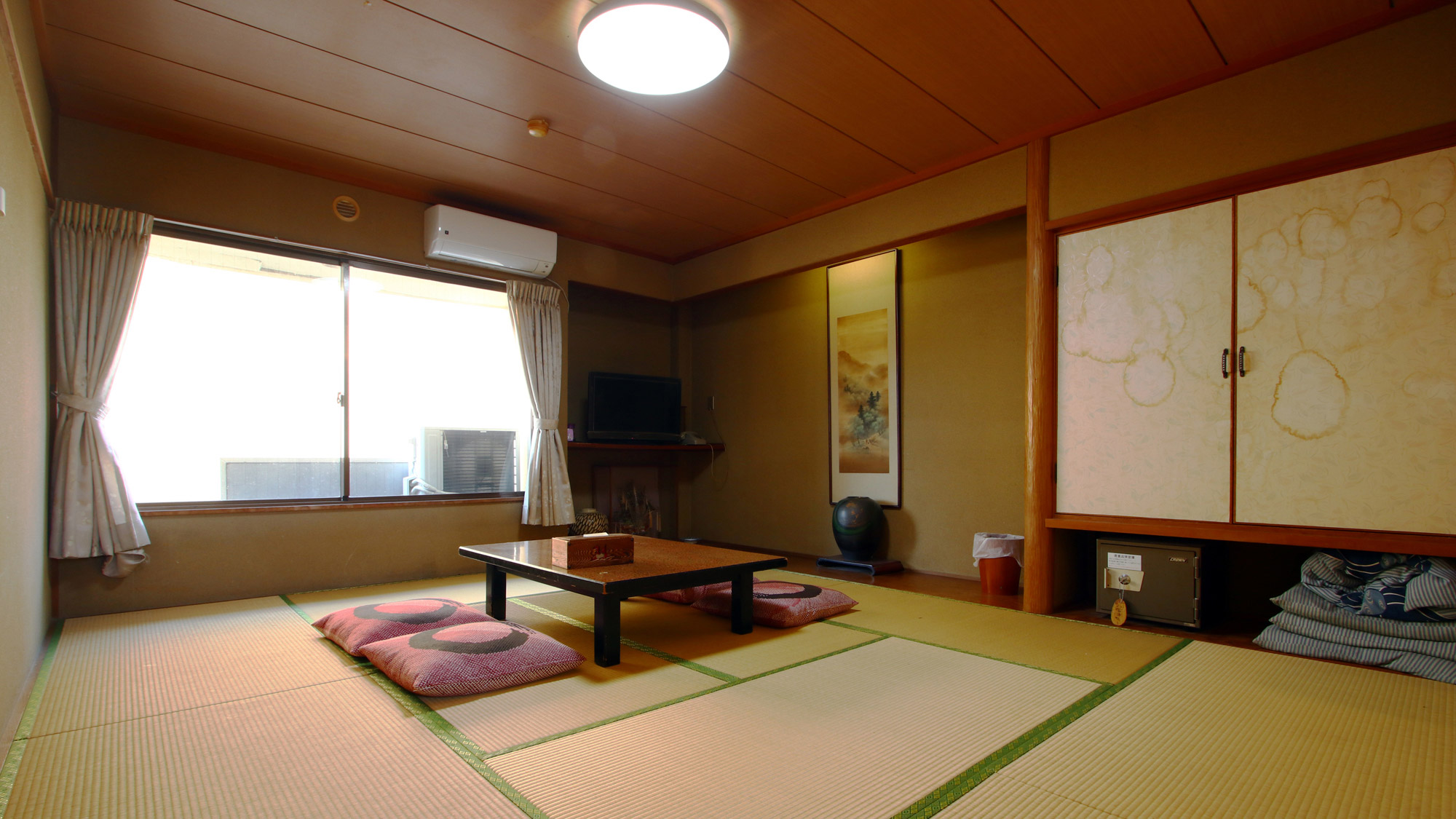 客室_和室10畳トイレ付のお部屋は少し広めのお部屋*