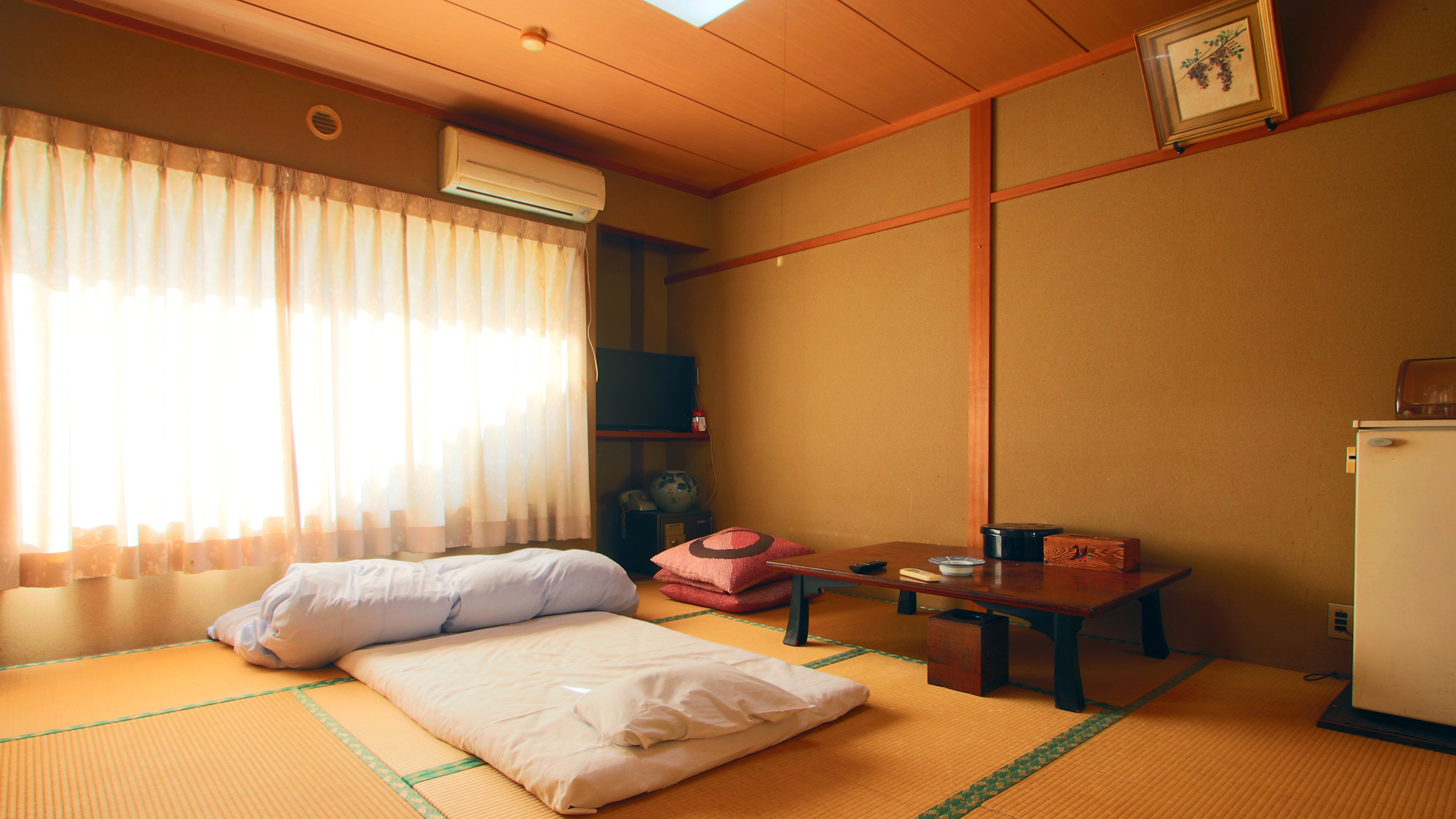 客室_和室8畳トイレ付のお部屋一例。布団を敷いた場合*