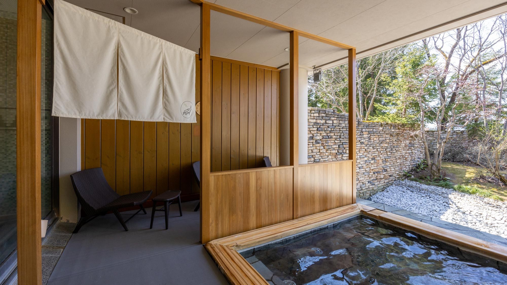 ＜2026年4月〜＞【ペット可／大型犬OK】室数限定・夕朝お部屋食 〜選べる3種のコテージ〜