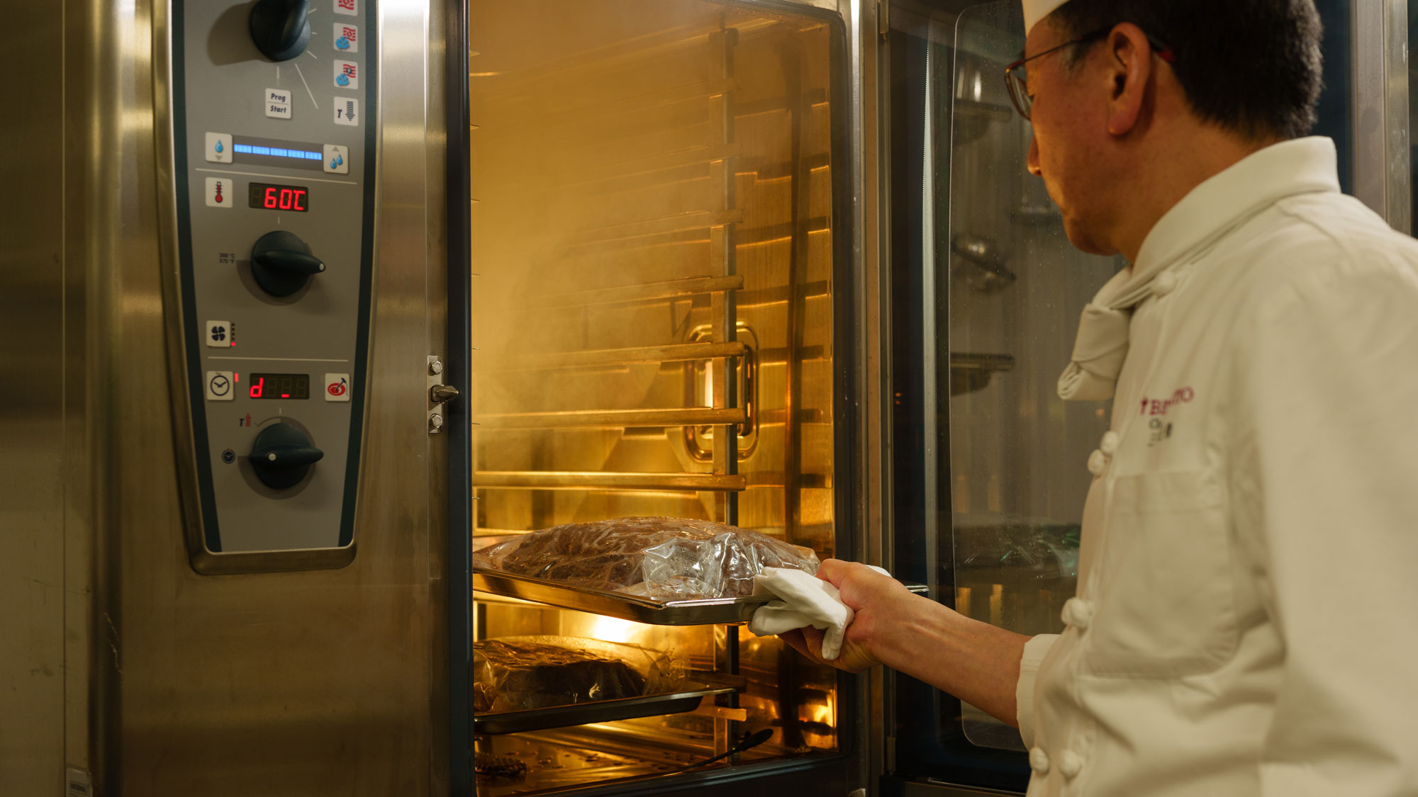 【夕食／ブッフェ】長時間かけて低温調理した絶品のローストビーフ