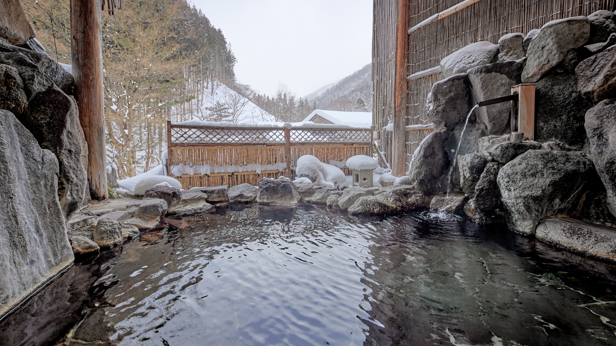 【女性露天風呂　源泉100％かけ流し】