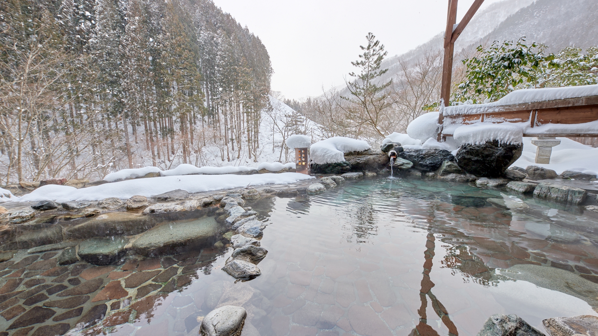 【男性露天風呂　源泉100％かけ流し】
