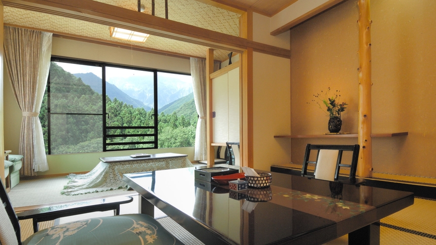 谷川岳を望むスタンダード和室１０畳＋堀りごたつ４.５畳（一例）