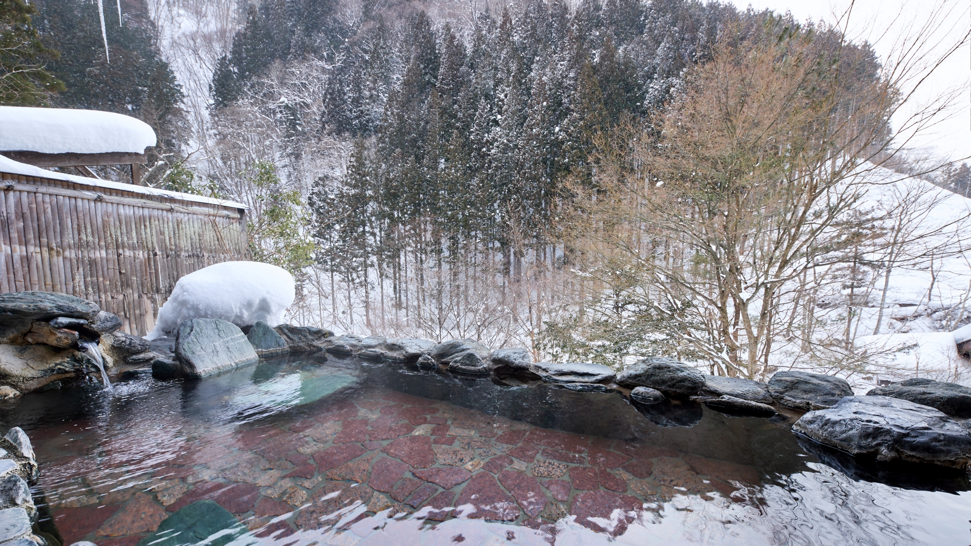 【男性露天風呂　源泉100％かけ流し】