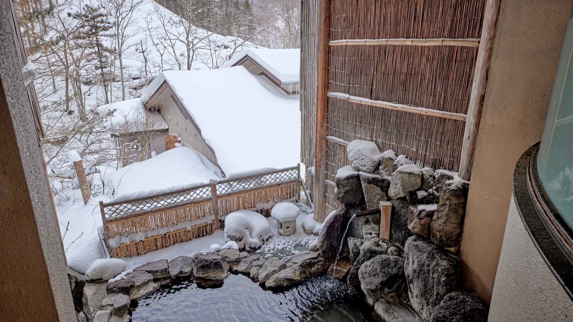 【女性露天風呂　源泉100％かけ流し】