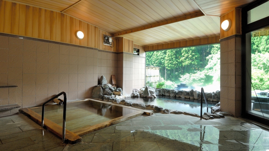 檜の温もりに加えて温泉は100パーセントの天然温泉です
