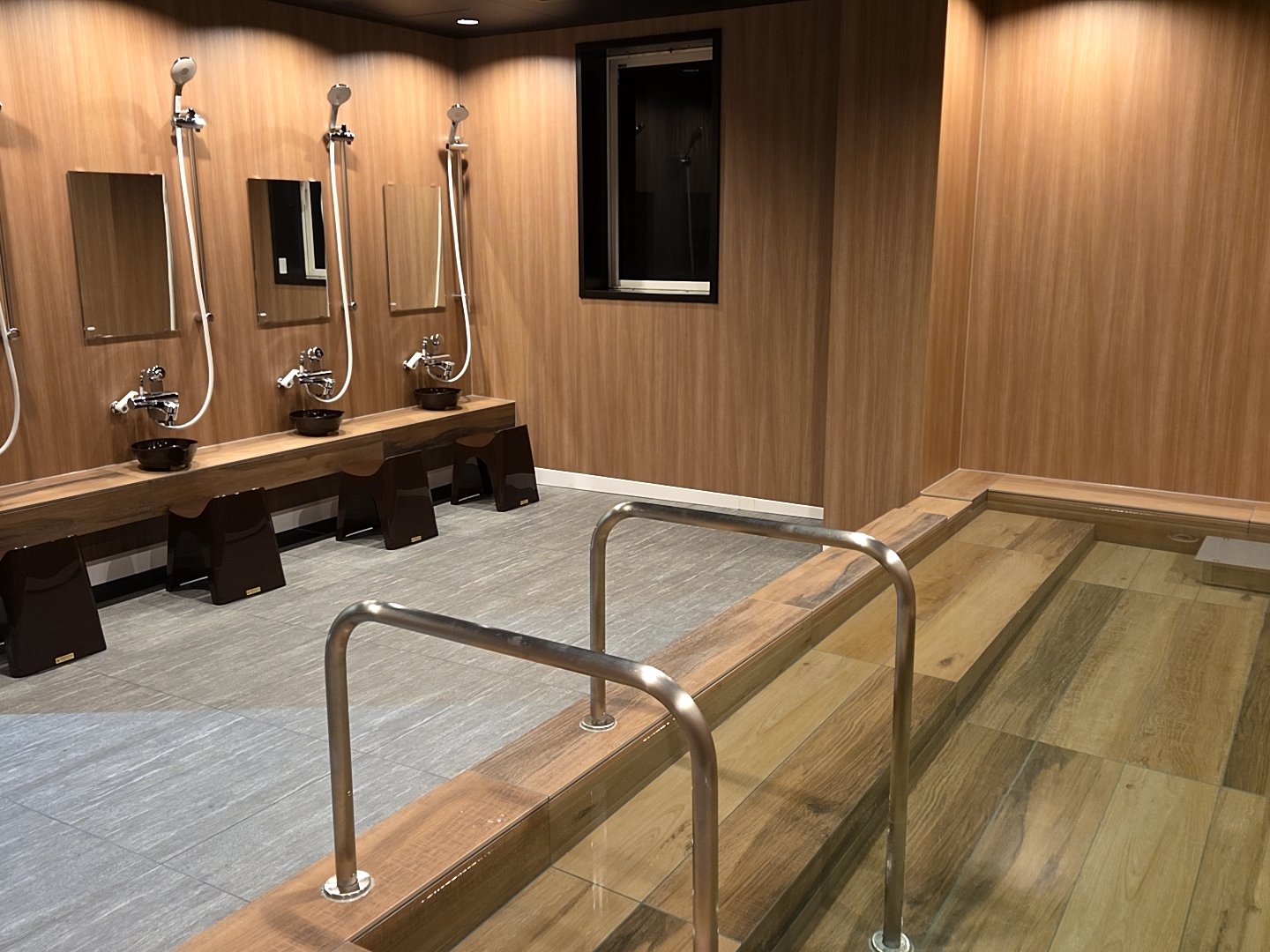 ご宿泊のお客様にご利用いただける大浴場が新たにできました。光明石を利用した人口温泉です。