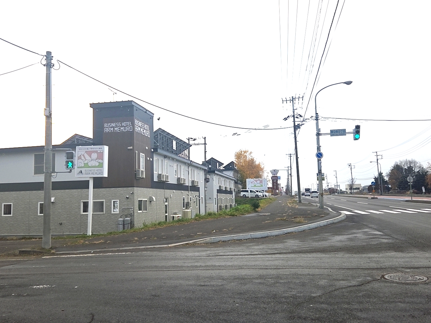 国道38号線沿い、芽室町東9条9丁目の信号が目印です