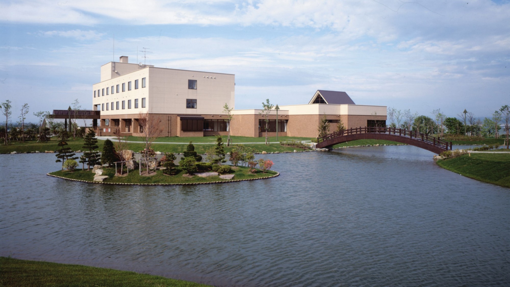 *【外観】風情ある庭園風景が心を癒すひとときを演出します。