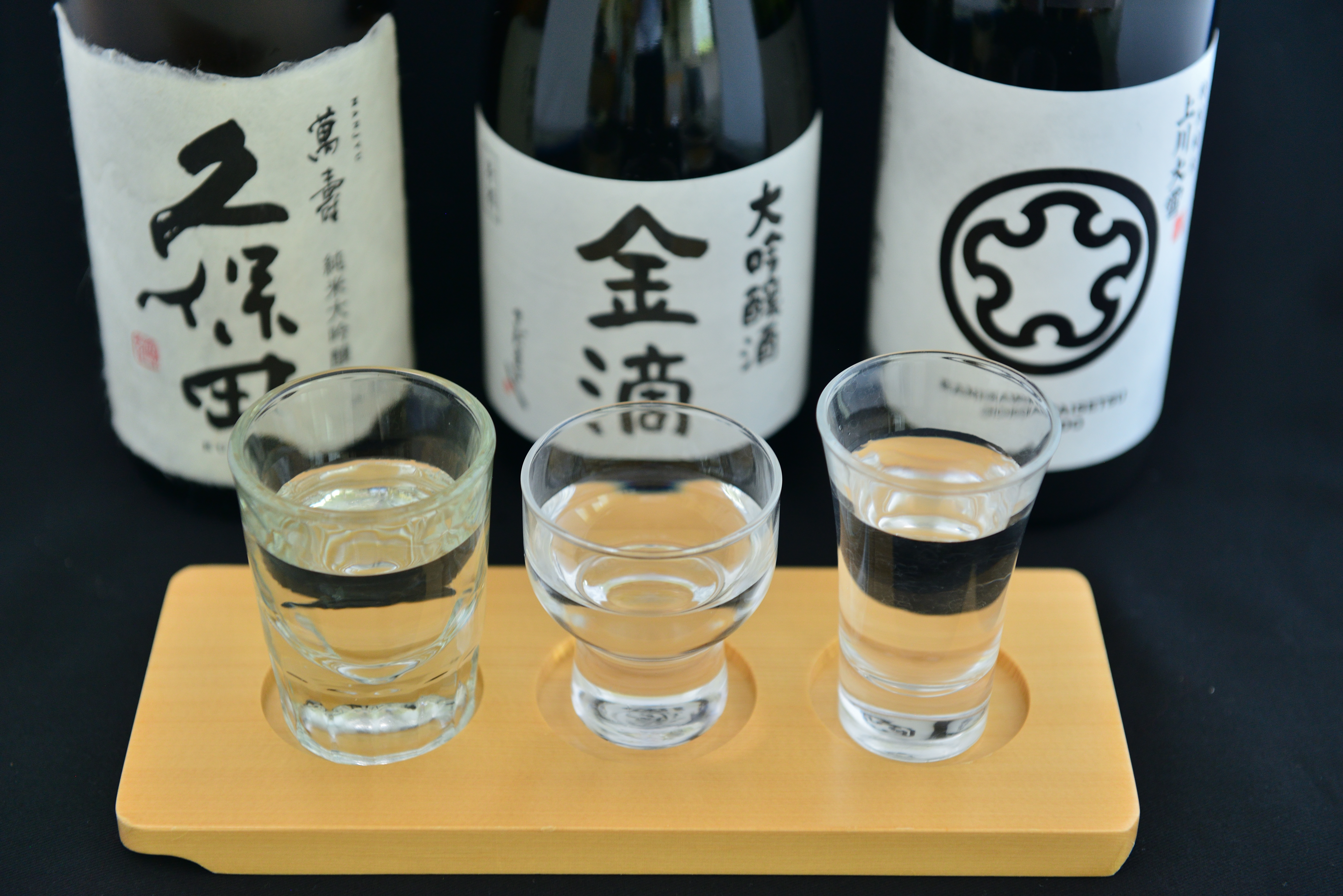 *【日本酒3種が飲み比べ】地酒の金滴から道内産、本州の有名な日本酒をご堪能いただけます