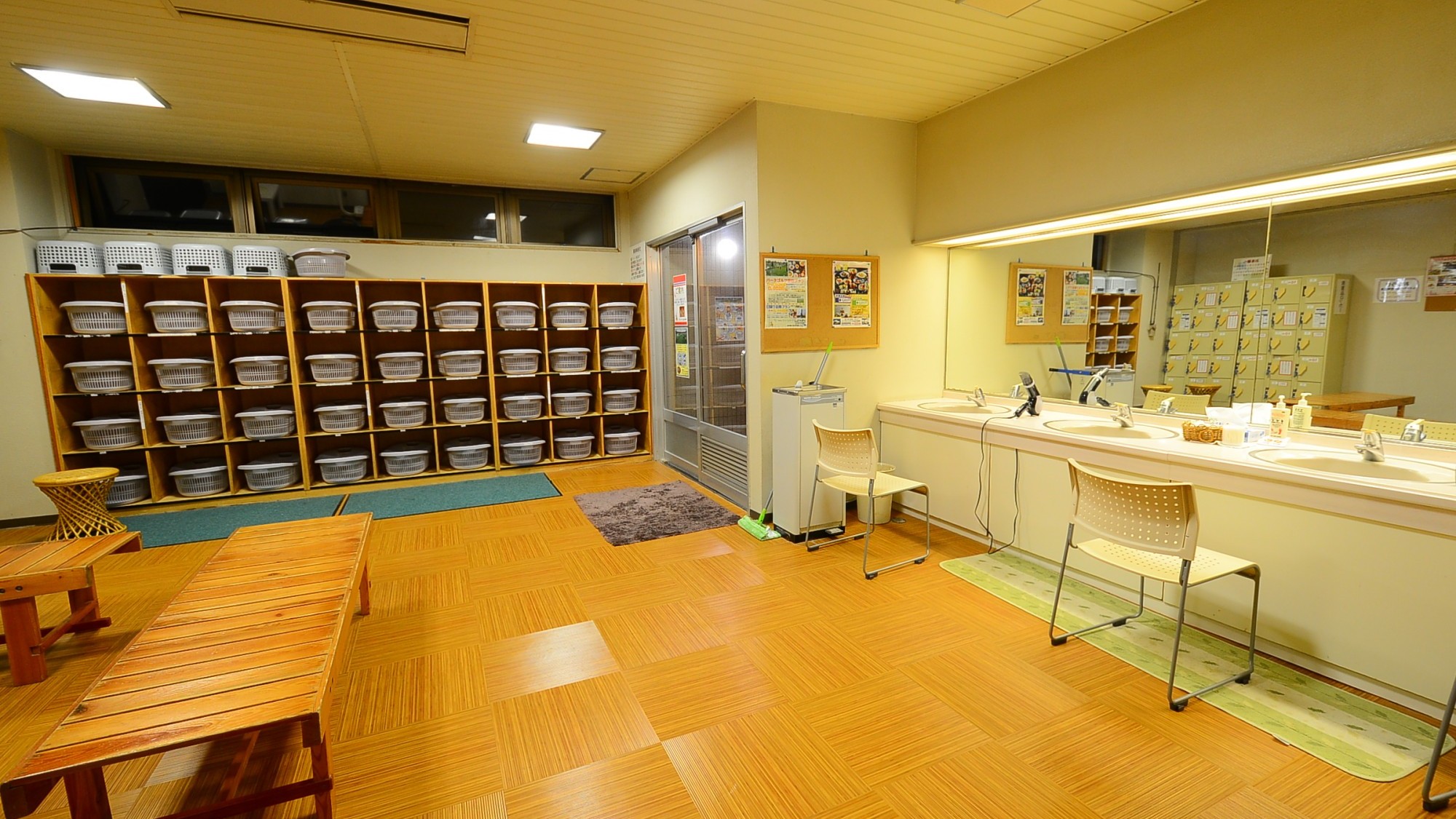 *【脱衣所】広々とした脱衣所で、快適にご利用いただけます。