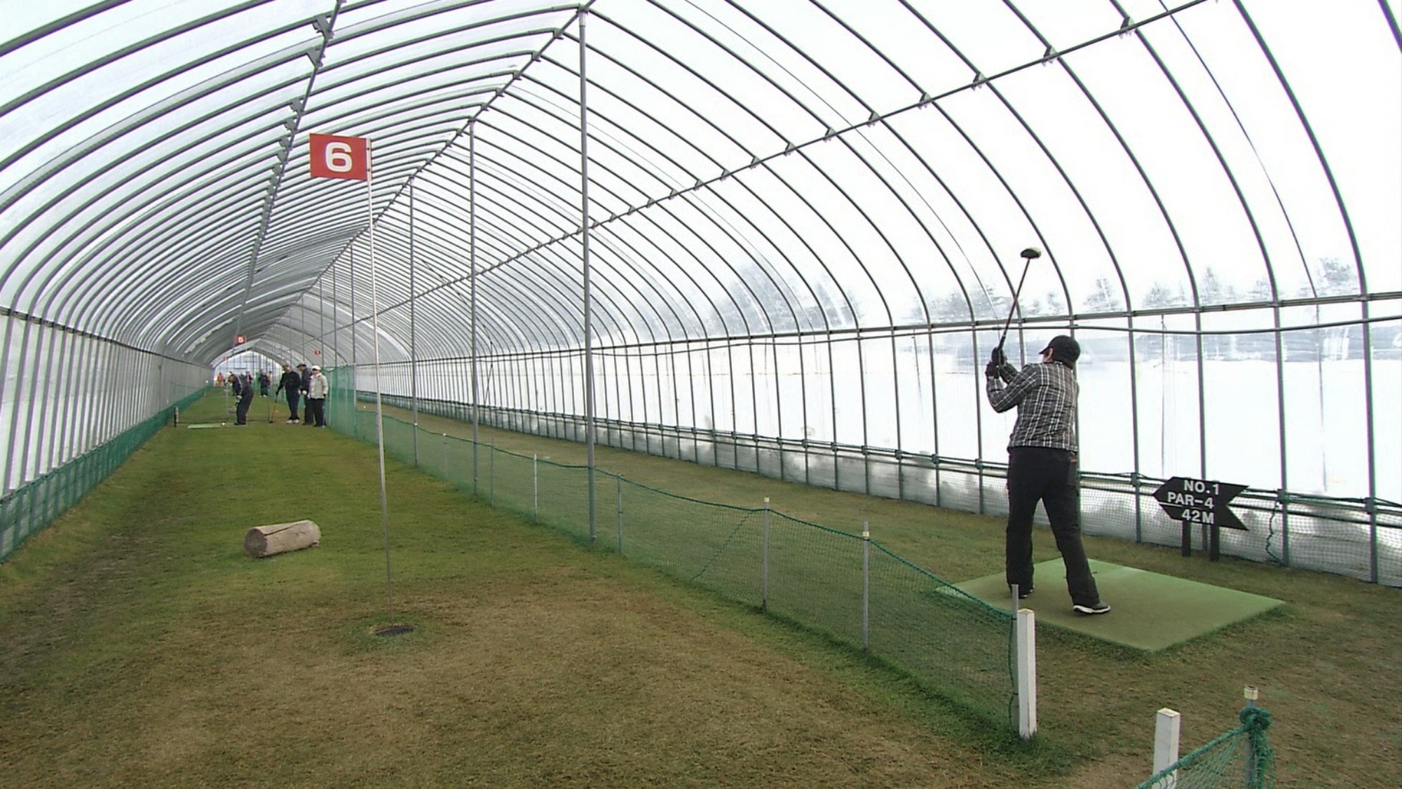 *【パークゴルフ場】冬でも楽しめる室内パークゴルフ場は当館からすぐ！