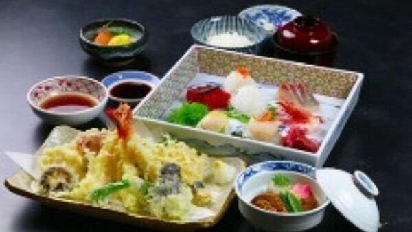【平日限定2食付プラン】ホテルでお気軽ディナー♪板長おまかせ天ぷらお造り定食