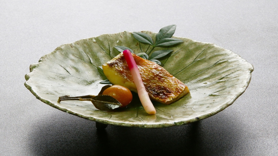 日本料理かの川　2022初夢懐石　焼物（甘鯛若狭焼）