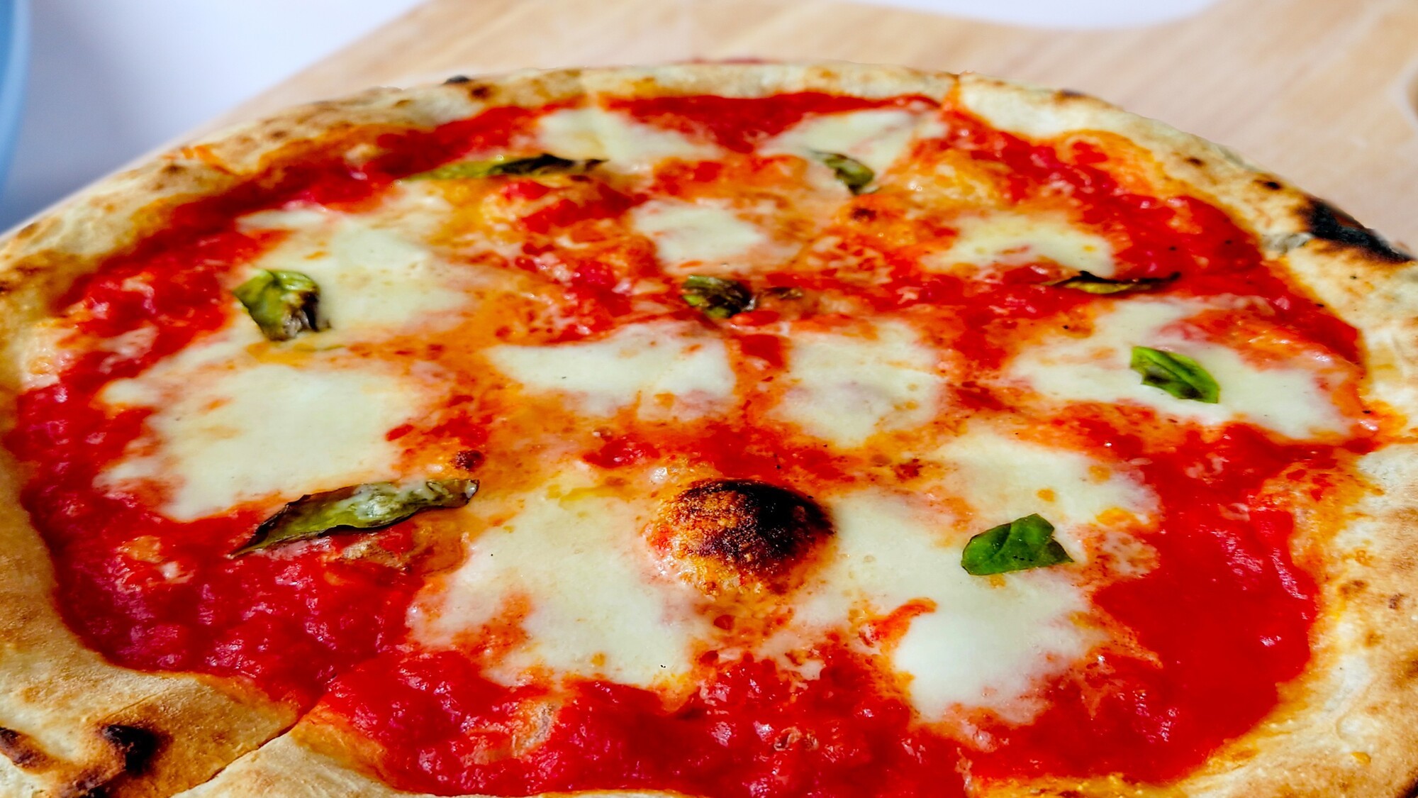 焼きたてクリスピーピザ