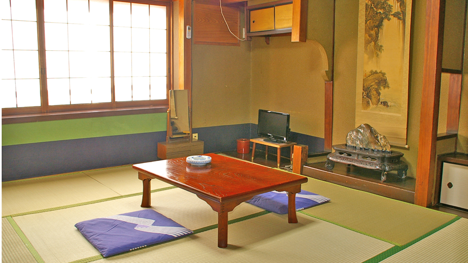 【客室一例】ご家族や小グループ向けの８畳のお部屋