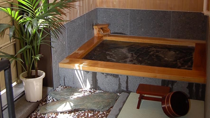 *温泉/≪輪島温泉≫無色無臭の塩化物泉です。天然温泉で日頃の疲れをお取り下さいませ。