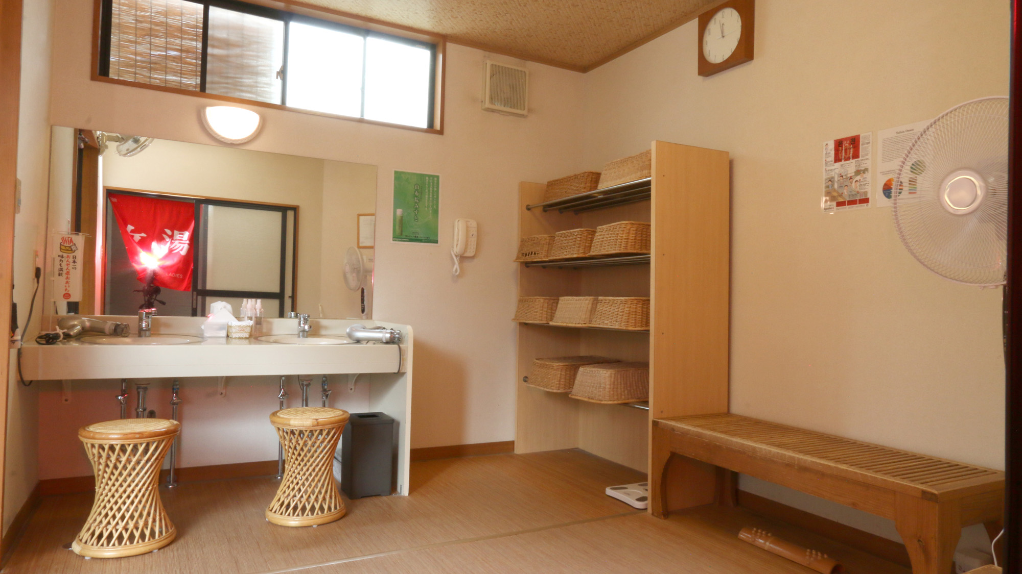 女湯_脱衣所