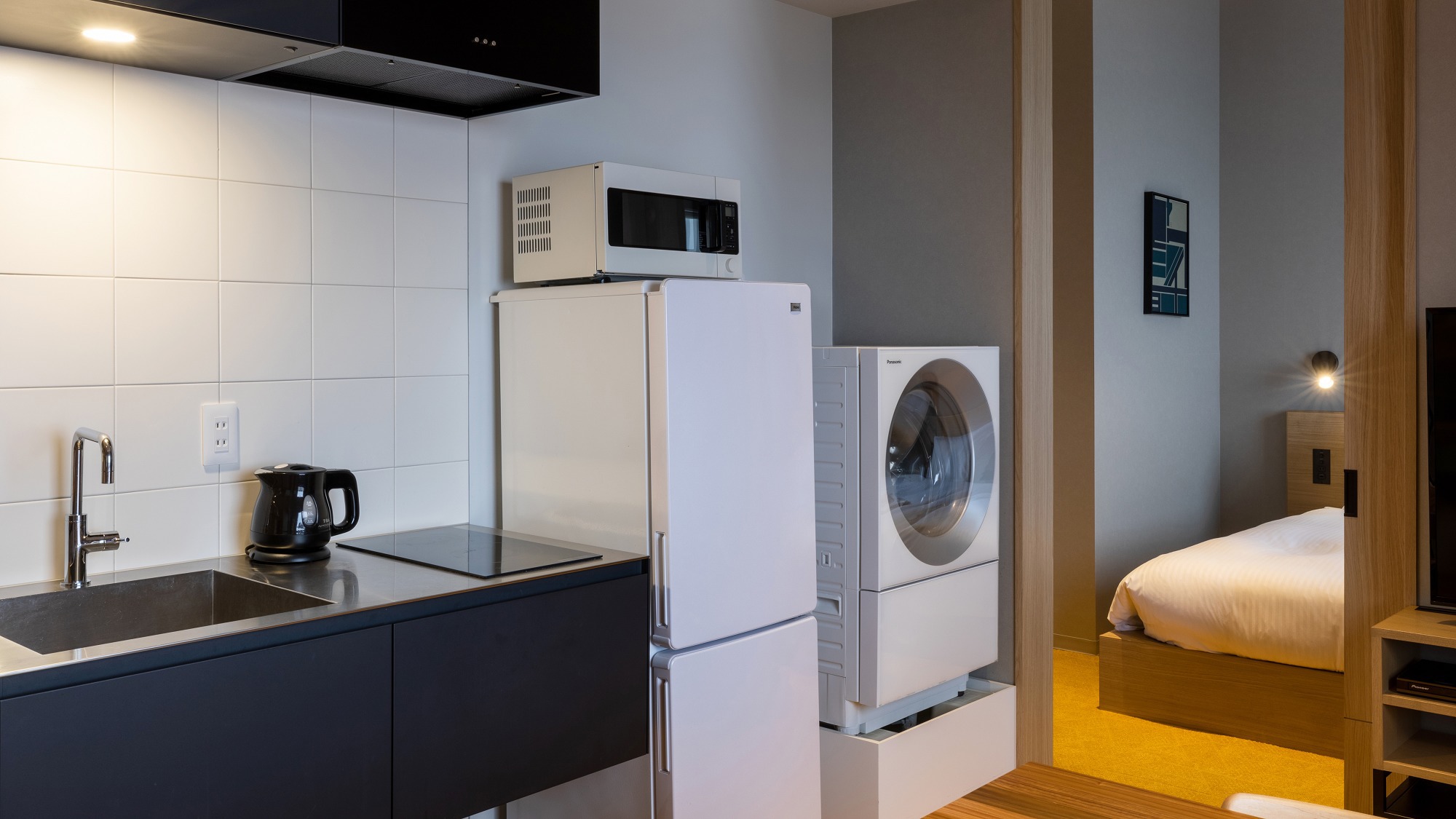 ◆バンクベッドルーム｜キッチン、電子レンジ、冷蔵庫、洗濯機を完備。