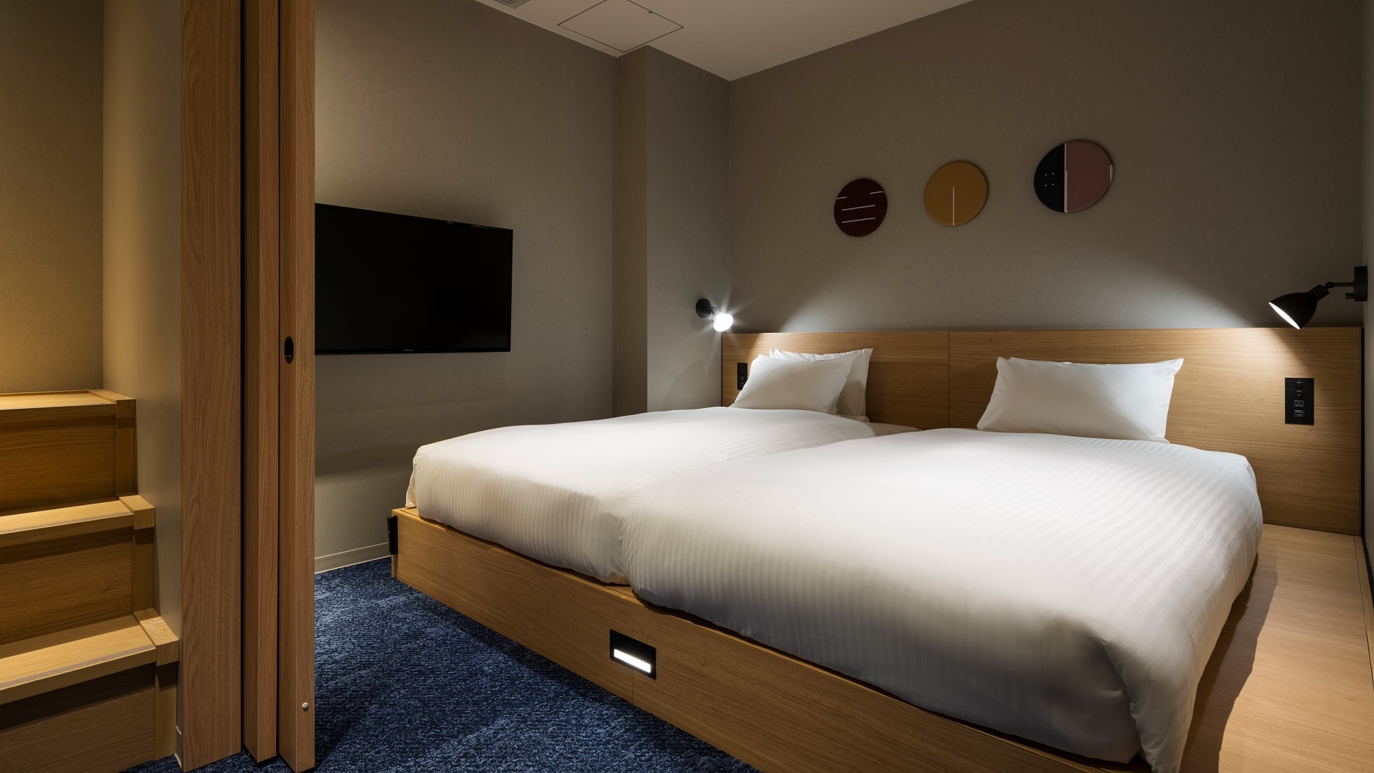 ◆バンクベッドルーム｜シングルベッド2台と2段ベッド1台を備え、最大4名様まで宿泊可能です。