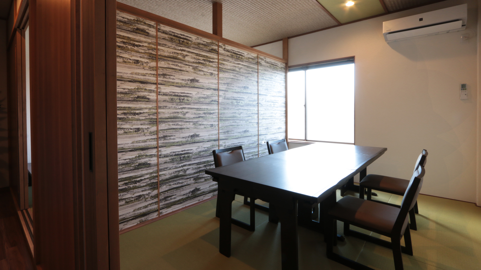 ＜食事処＞個室もございます