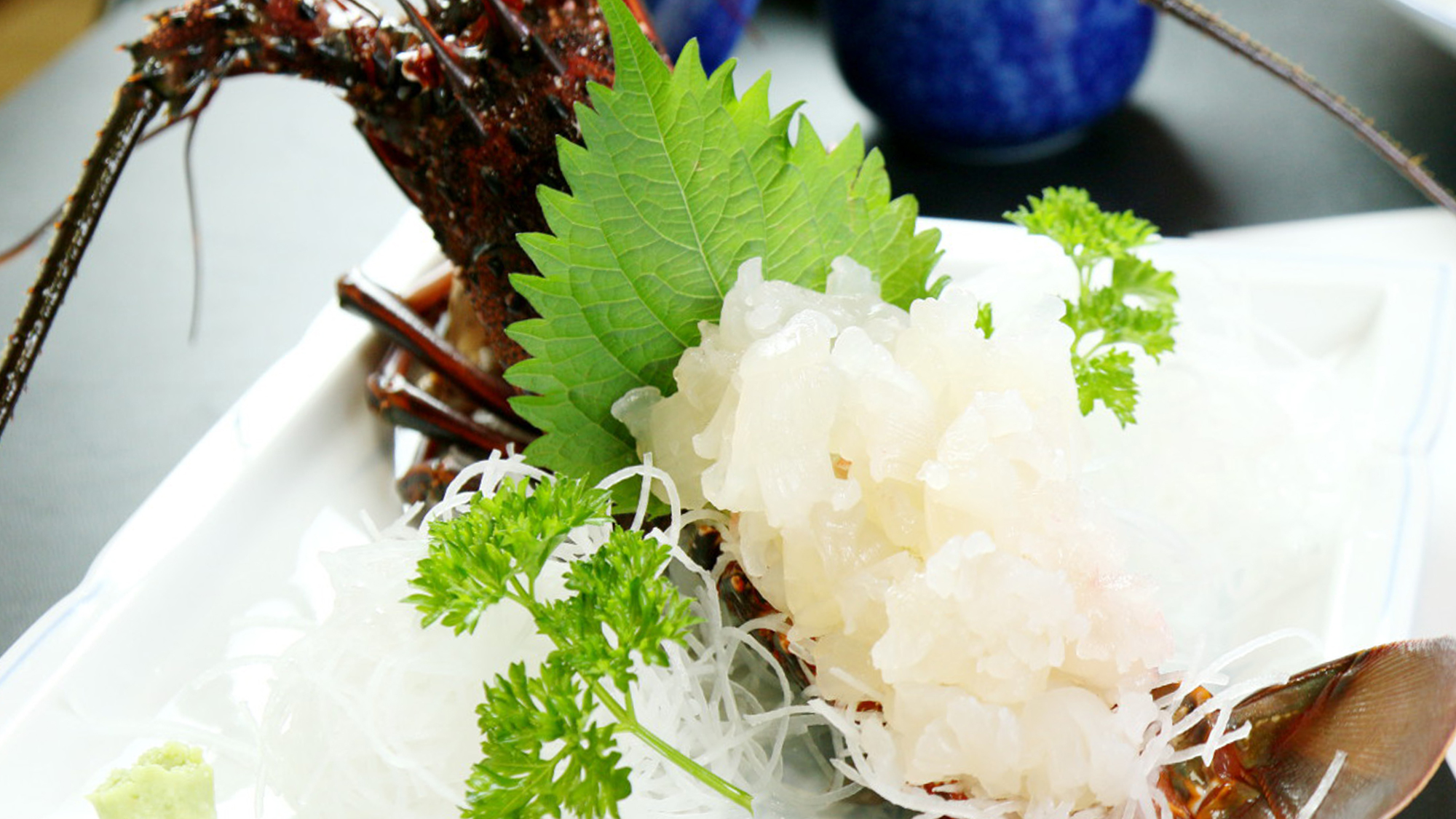 ◆ぷりぷりの甘みのある高級食材の伊勢海老をお造りに☆