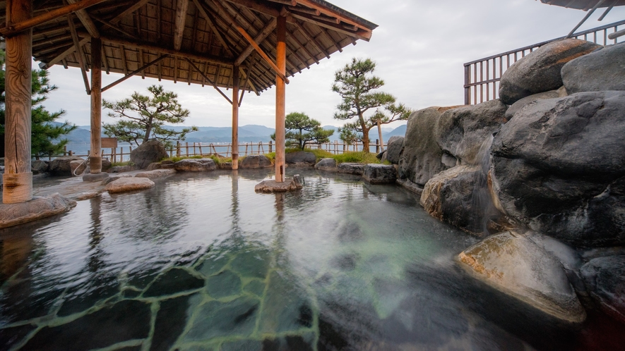 1階露天風呂「千年の湯」