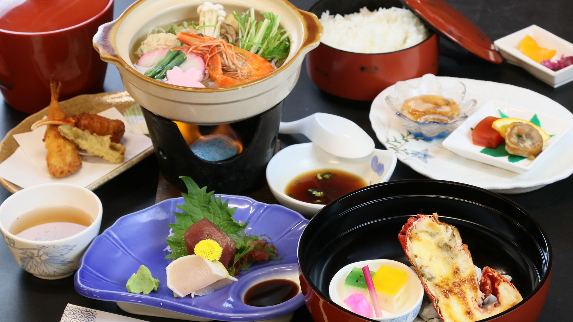 当館の伊勢海老半身付きスタンダード料理です。一品一品真心込めて調理しています。-定番料理一例-