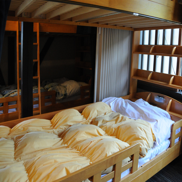 男女共同ドミトリーのベッド The bed in Mixed dormitory