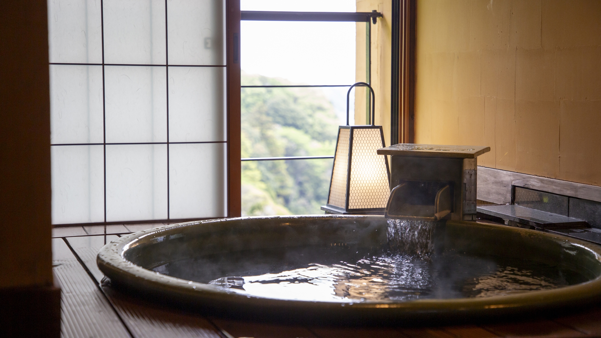 温泉半露天風呂付特別室／10畳＋ベッド45平米／冷蔵庫フリー