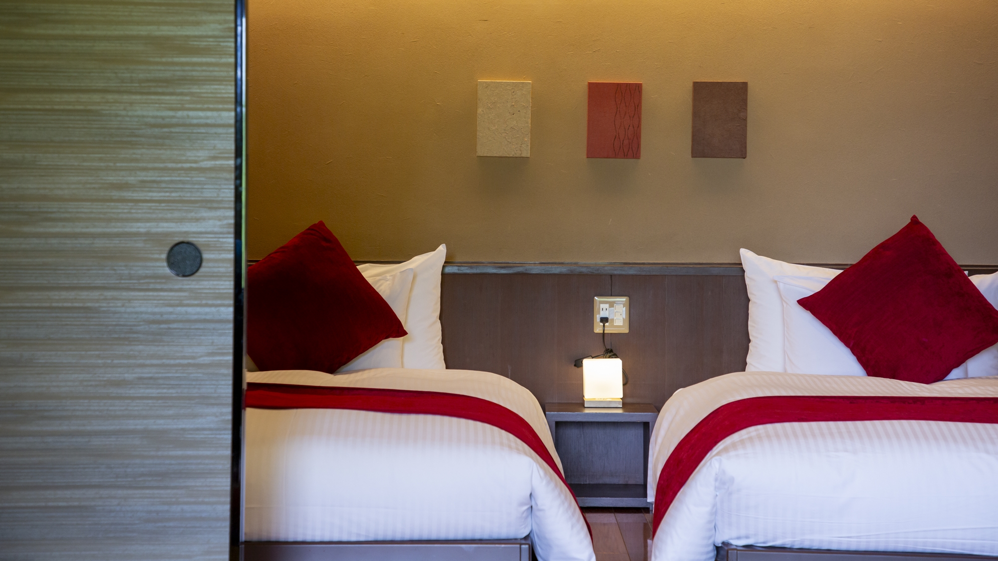 温泉半露天風呂付特別室／10畳＋ベッド45平米／冷蔵庫フリー