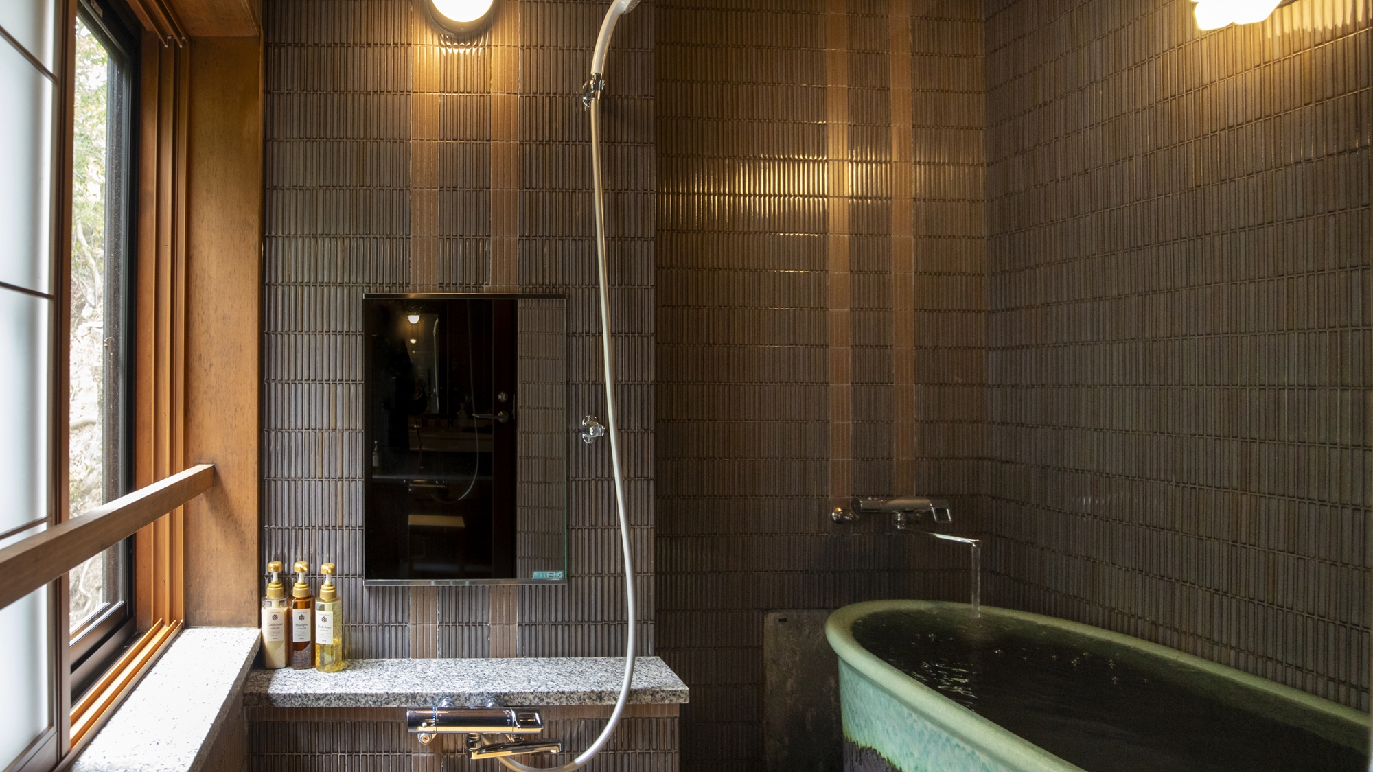 マッサージチェア付和室12.5畳(40平米)陶器風呂付