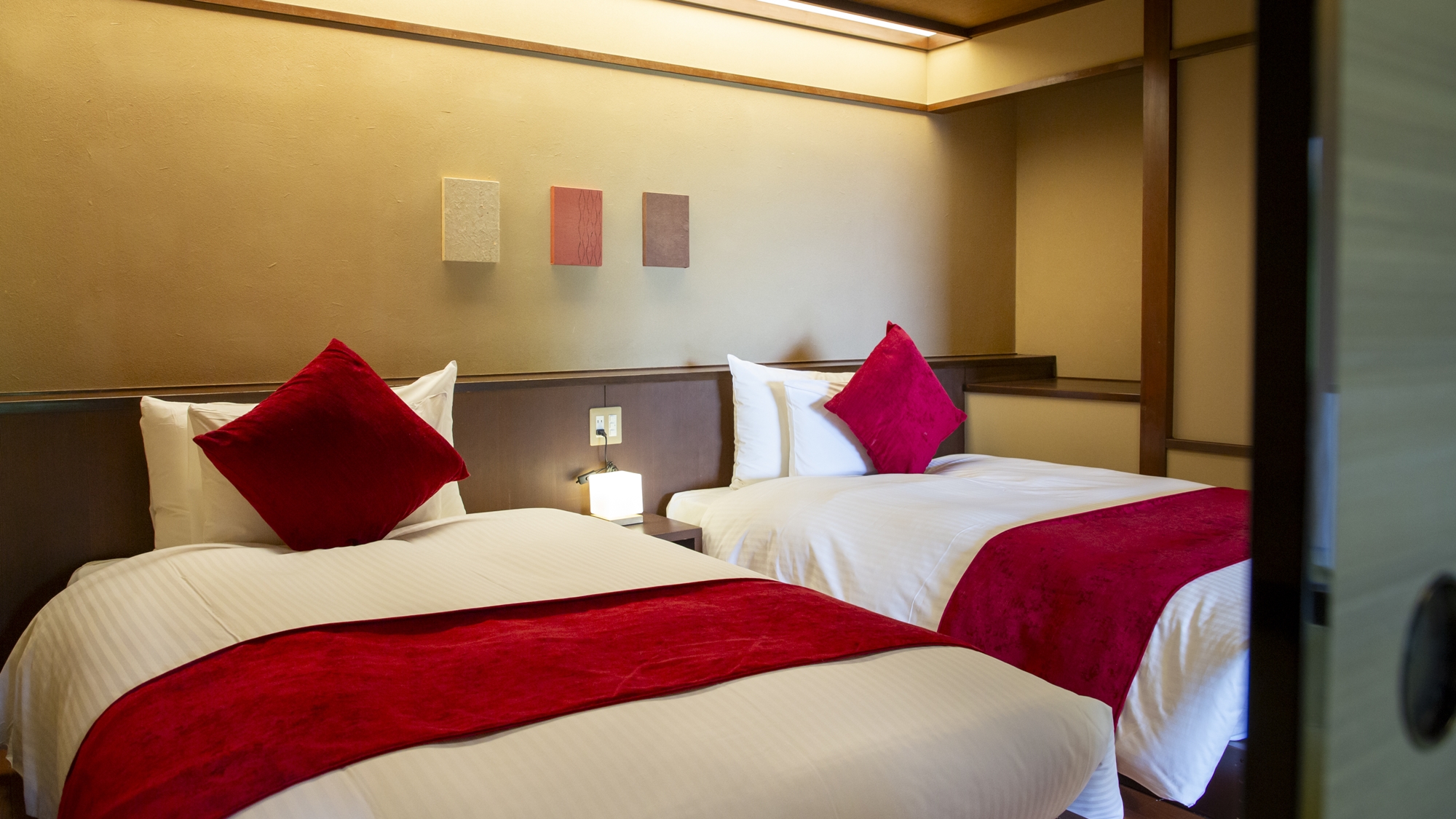 温泉半露天風呂付特別室／10畳＋ベッド45平米／冷蔵庫フリー