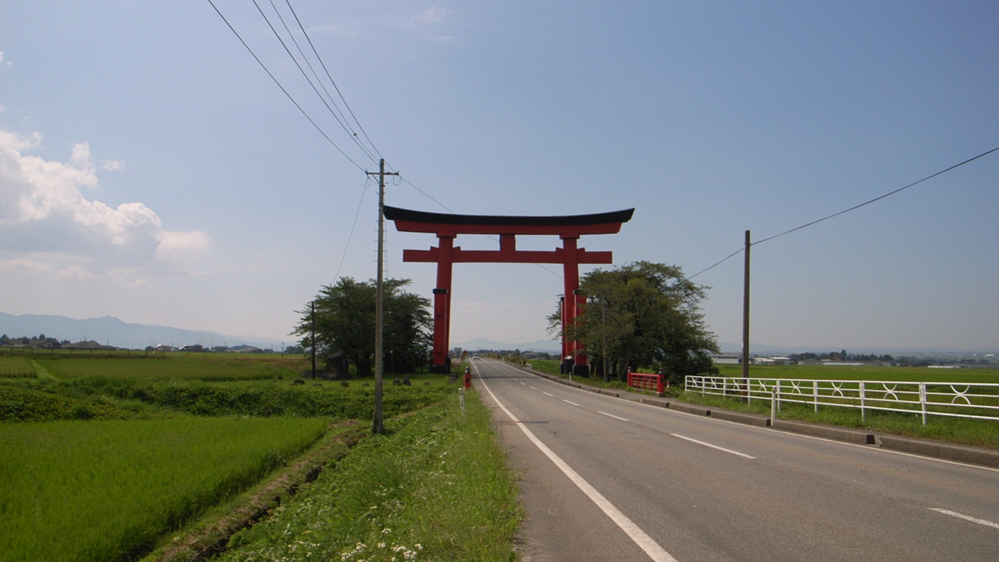 *参道入り口の大鳥居