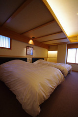 今心亭【駒草】74平米寝室シモンズ社製Wベッド２台