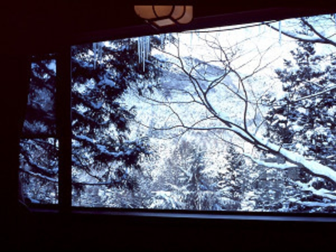 遊季亭客室からの雪景色