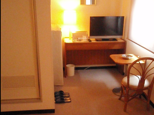 Twin room (TV installation location)