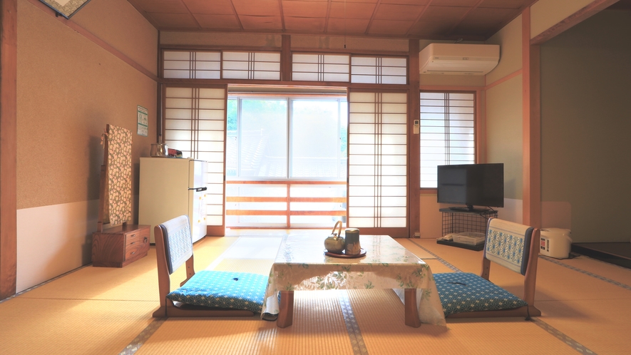 【和室8畳】落ち着きある雰囲気のお部屋。