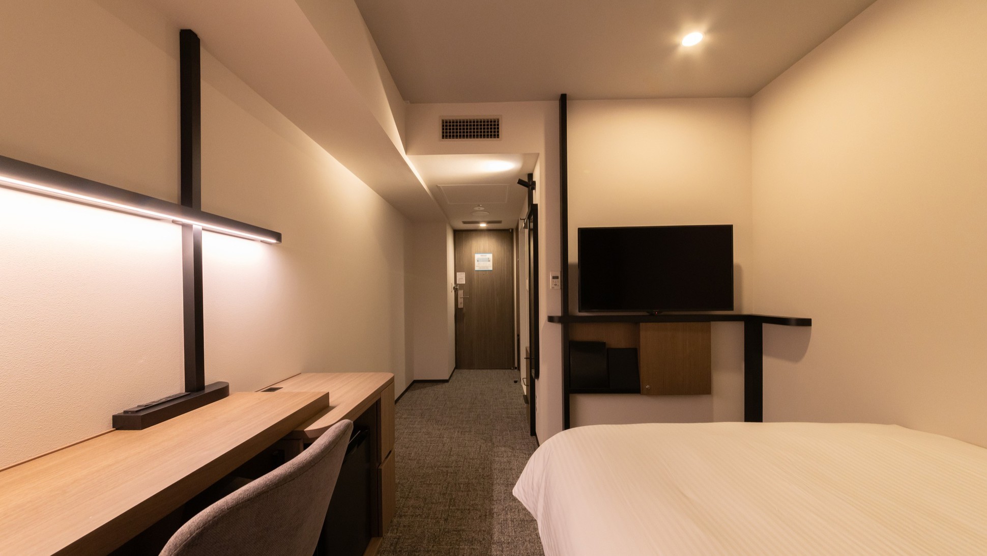 【EXセミダブル】15㎡ / ベッド幅140㎝