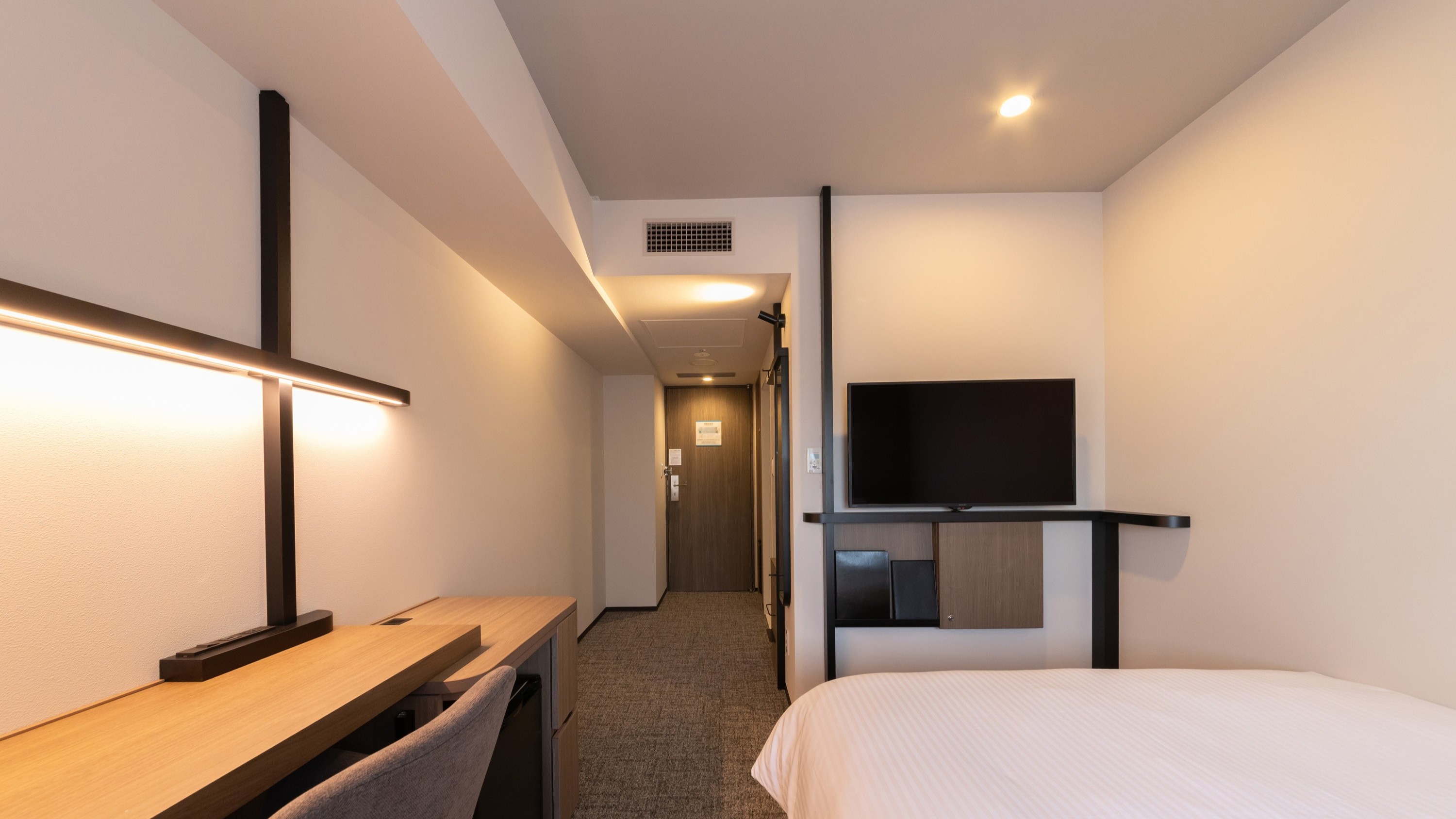 【EXセミダブル】15㎡ / ベッド幅140㎝