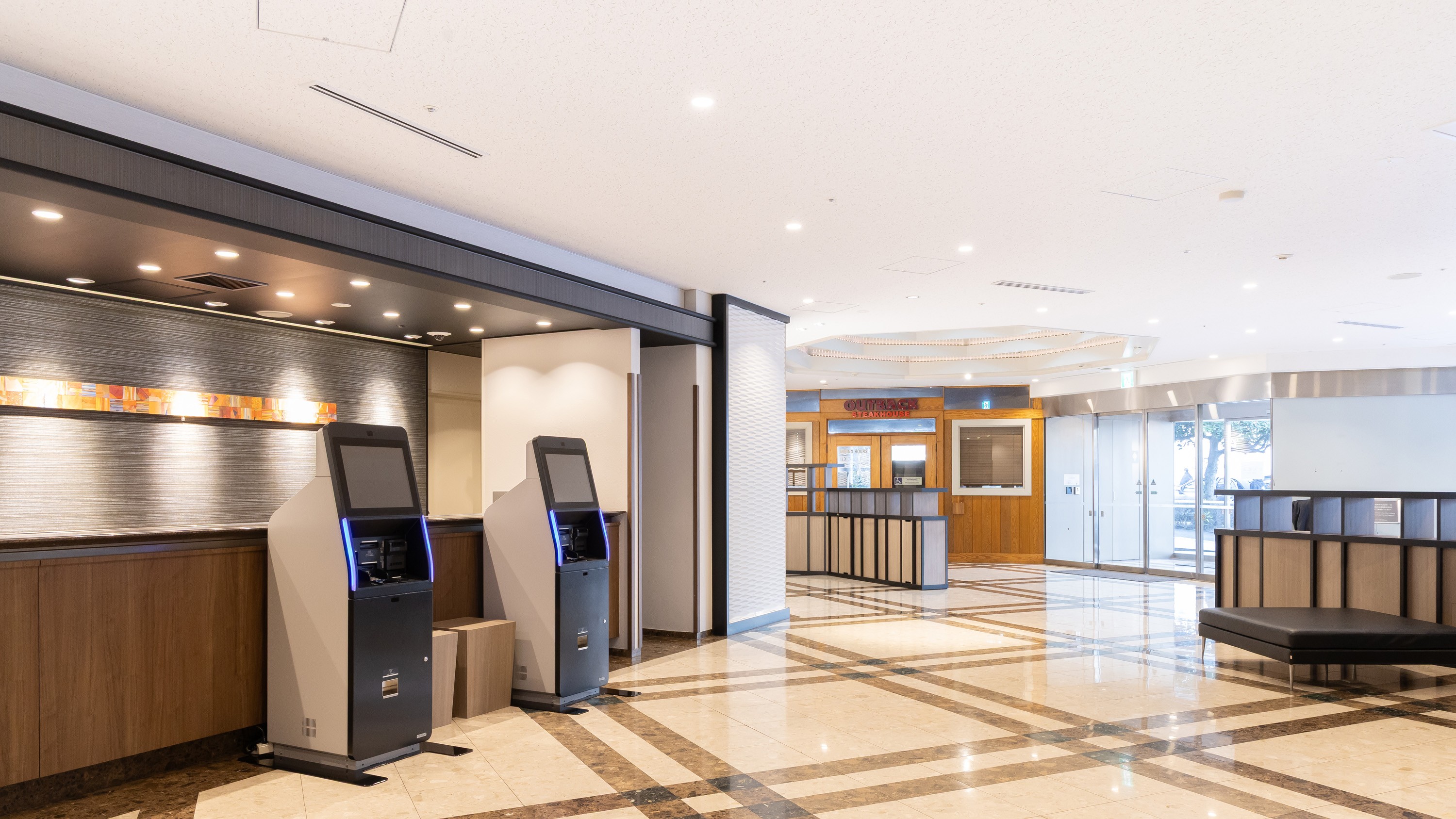 【ロビー】フロントカウンター