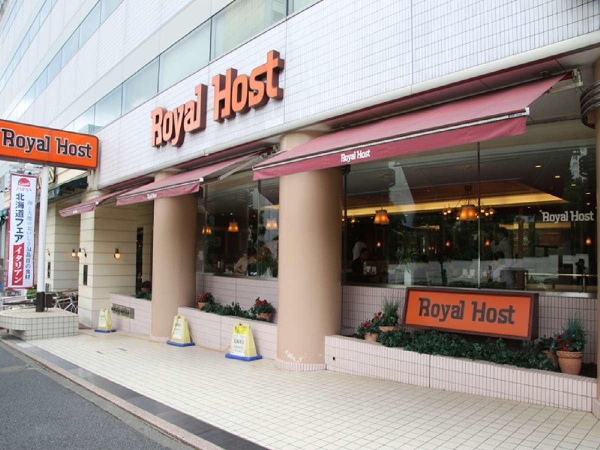 【朝食会場】ホテル1階「ロイヤルホスト」